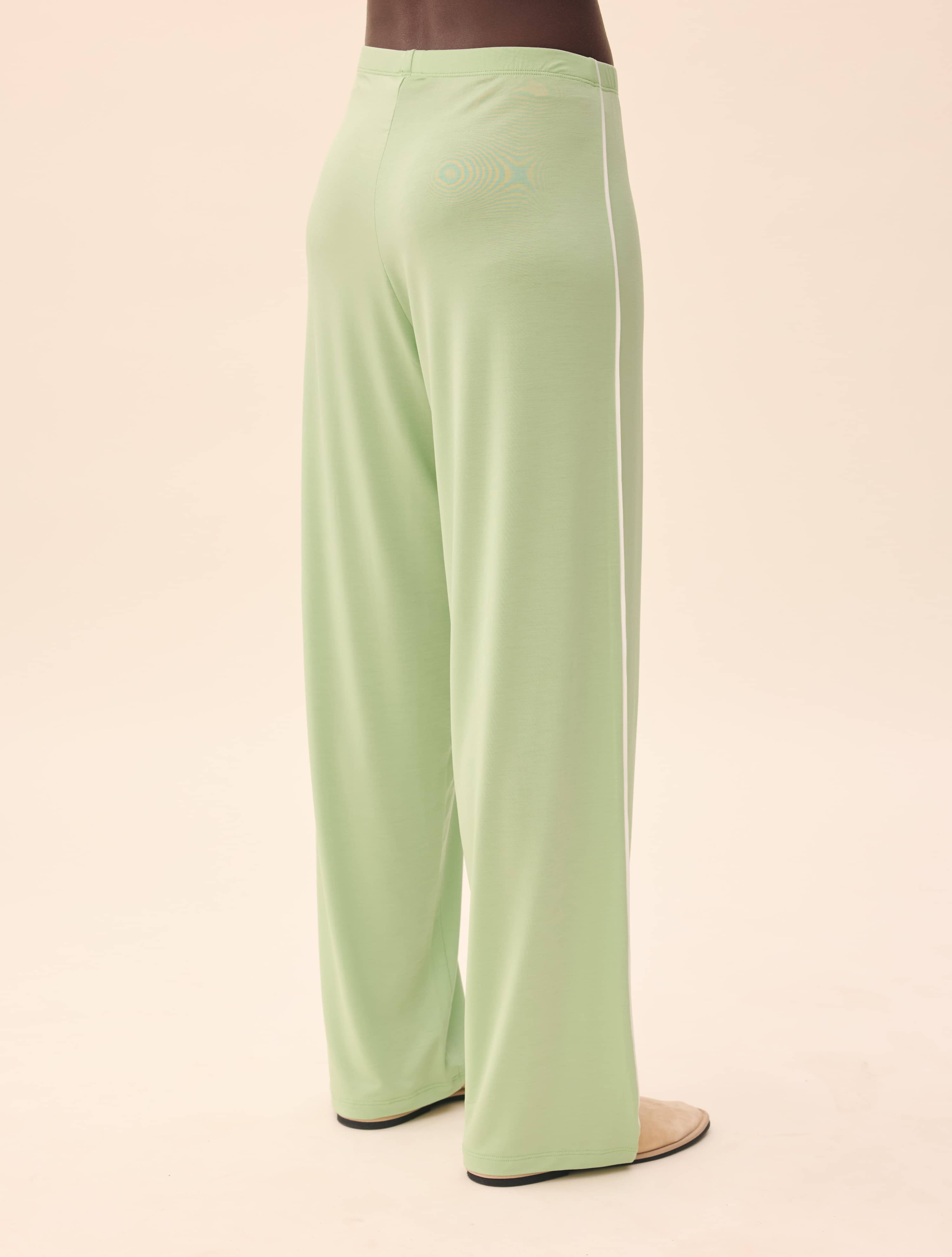 Go Slow Pants Pistachio - Pistachio | Djerf Avenue