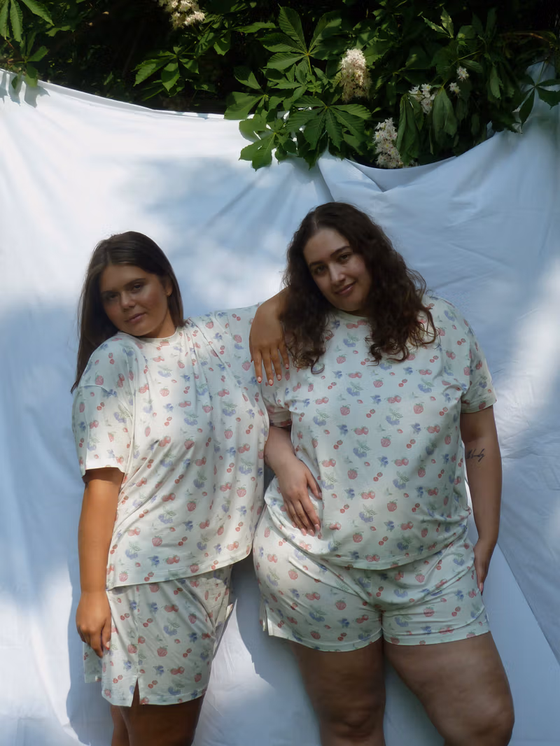 Go Slow Shorts Summer Berries