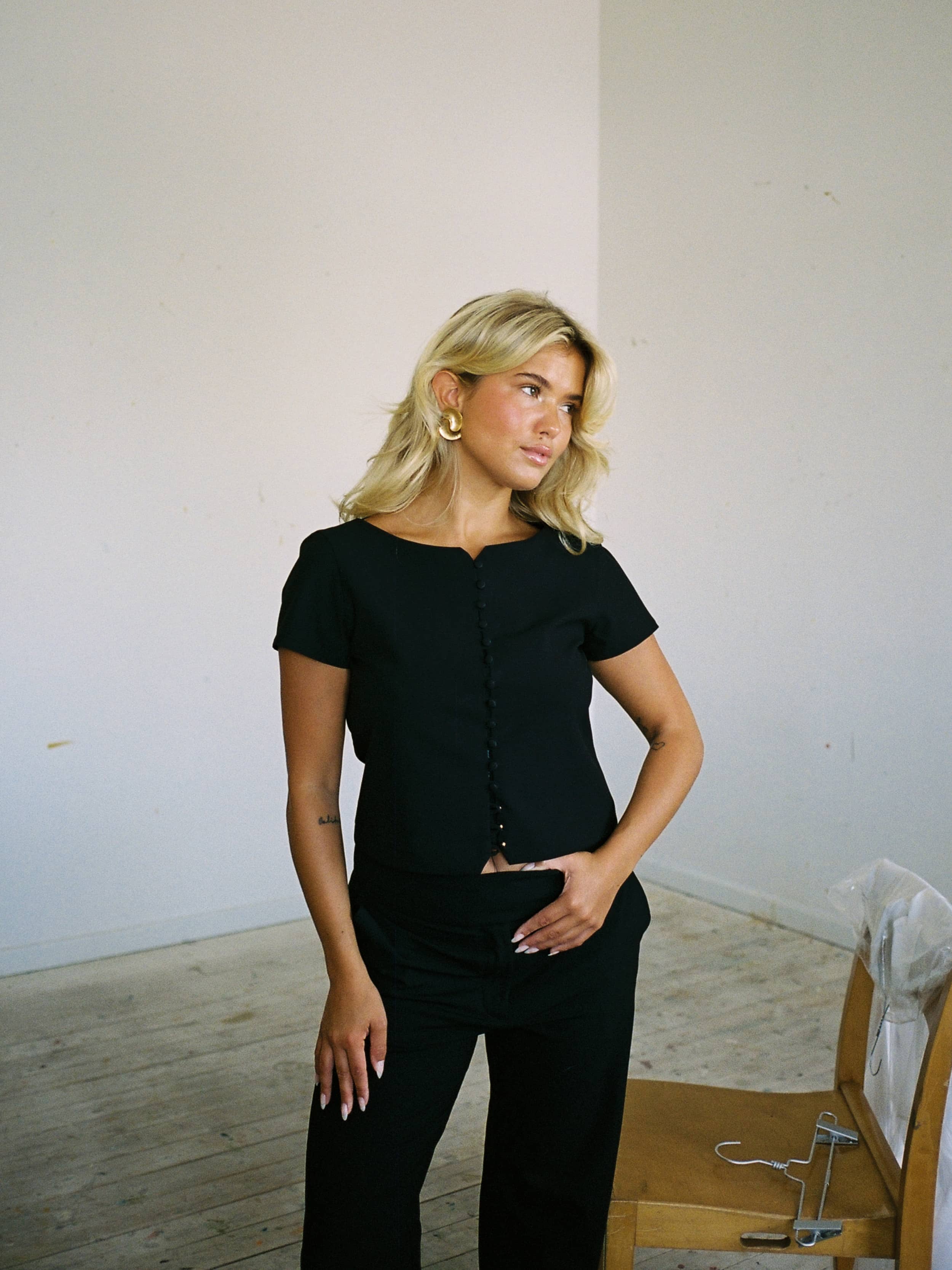 Z*様 Djerf Avenue トップス Day-to-day Top Black - Black | Djerf Avenue