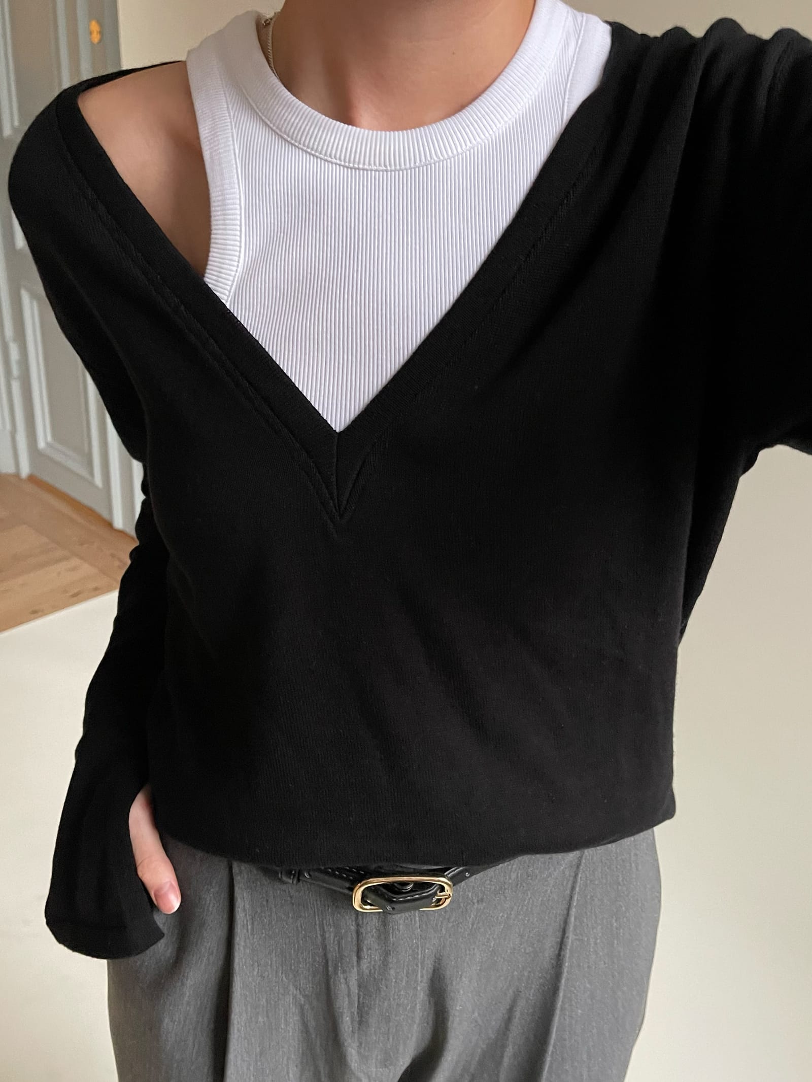 Remake Getaway V-neck Top Black