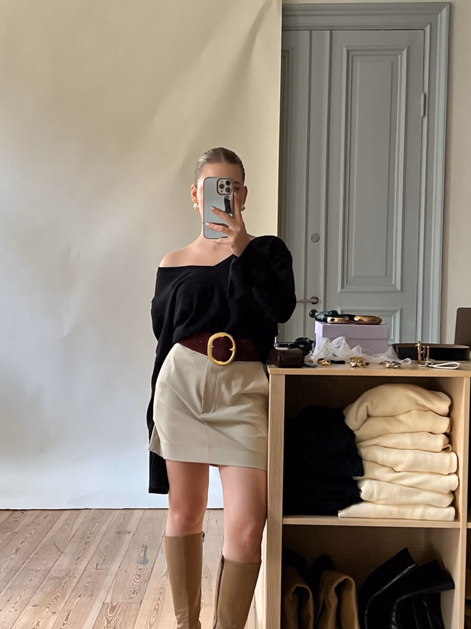 Remake Getaway V-neck Top Black