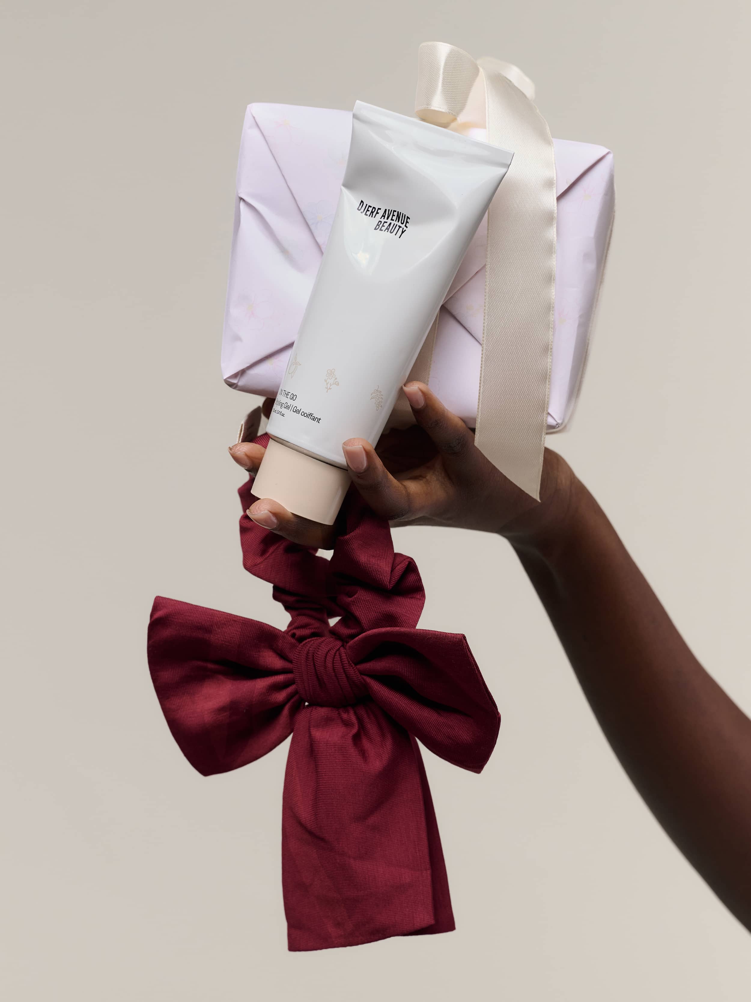 Go Slow Bow Scrunchie Burgundy | Djerf Avenue display picture 2