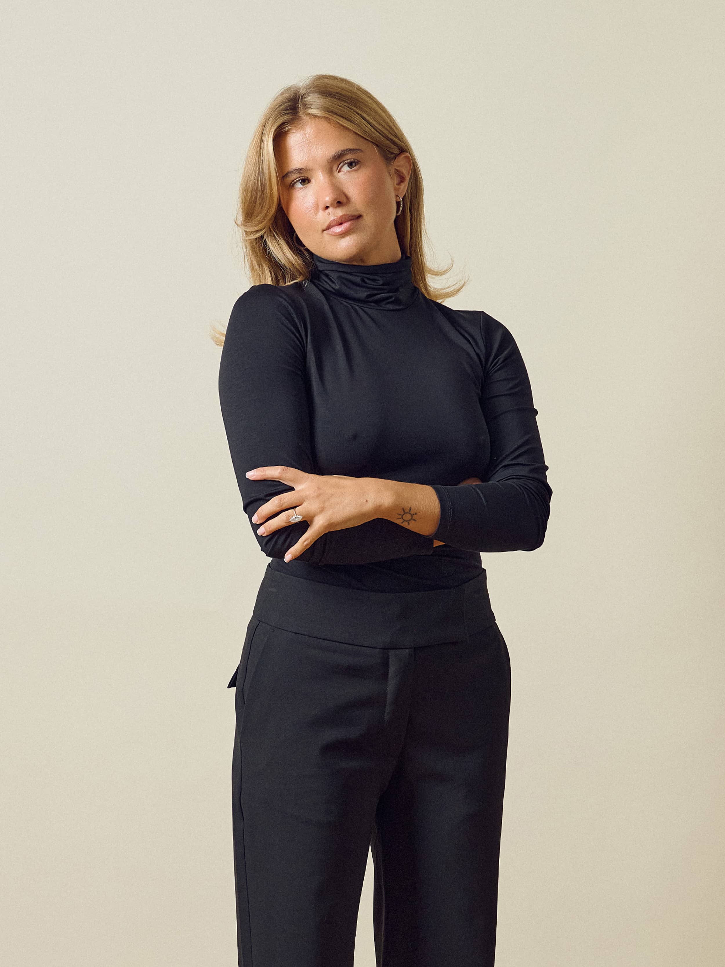 Daily Turtleneck Top Black - Black | Djerf Avenue