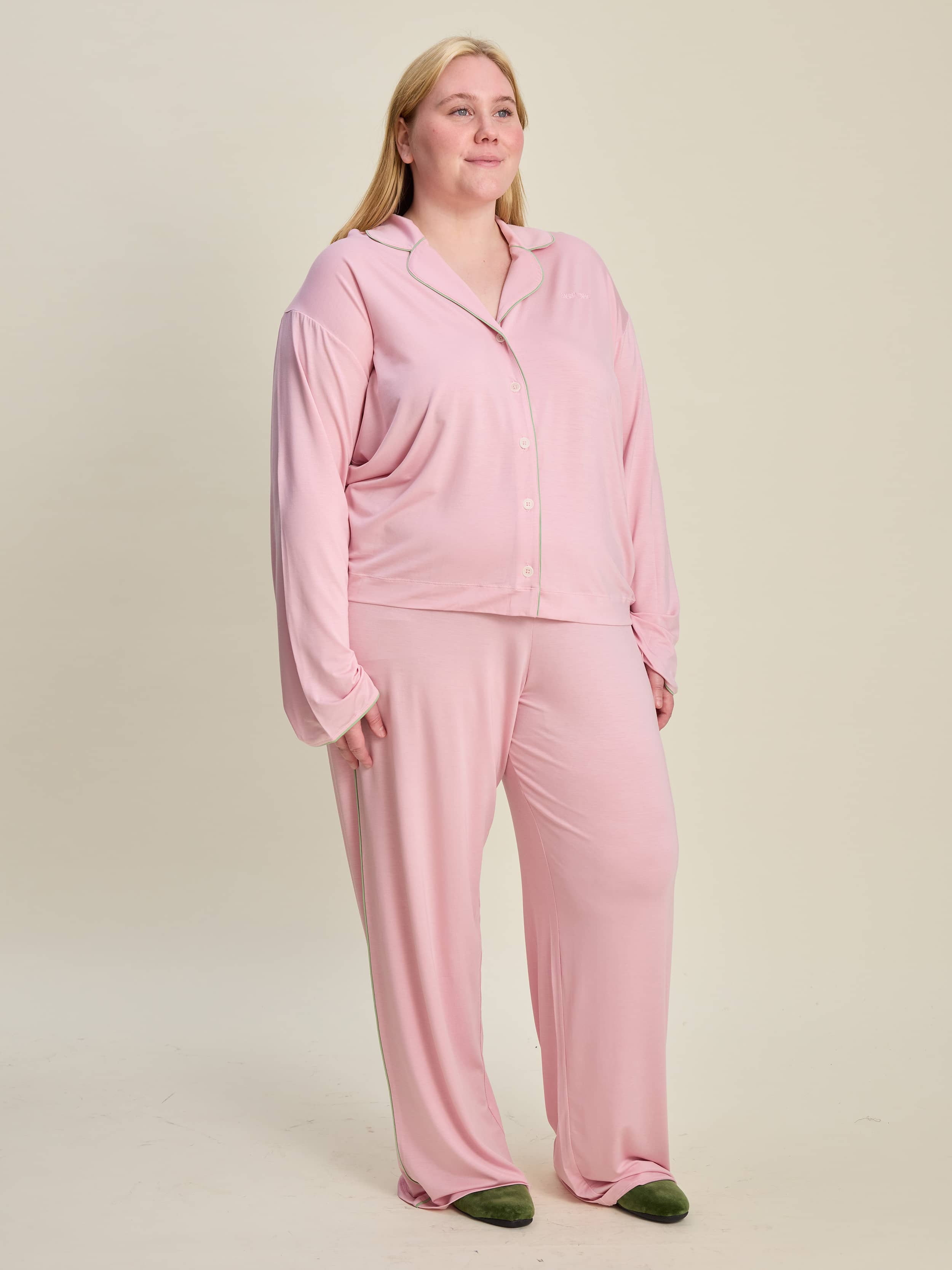 Go Slow PJ Shirt Pink - Pink | Djerf Avenue Go Slow PJ Shirt Pink - Pink | Djerf Avenue