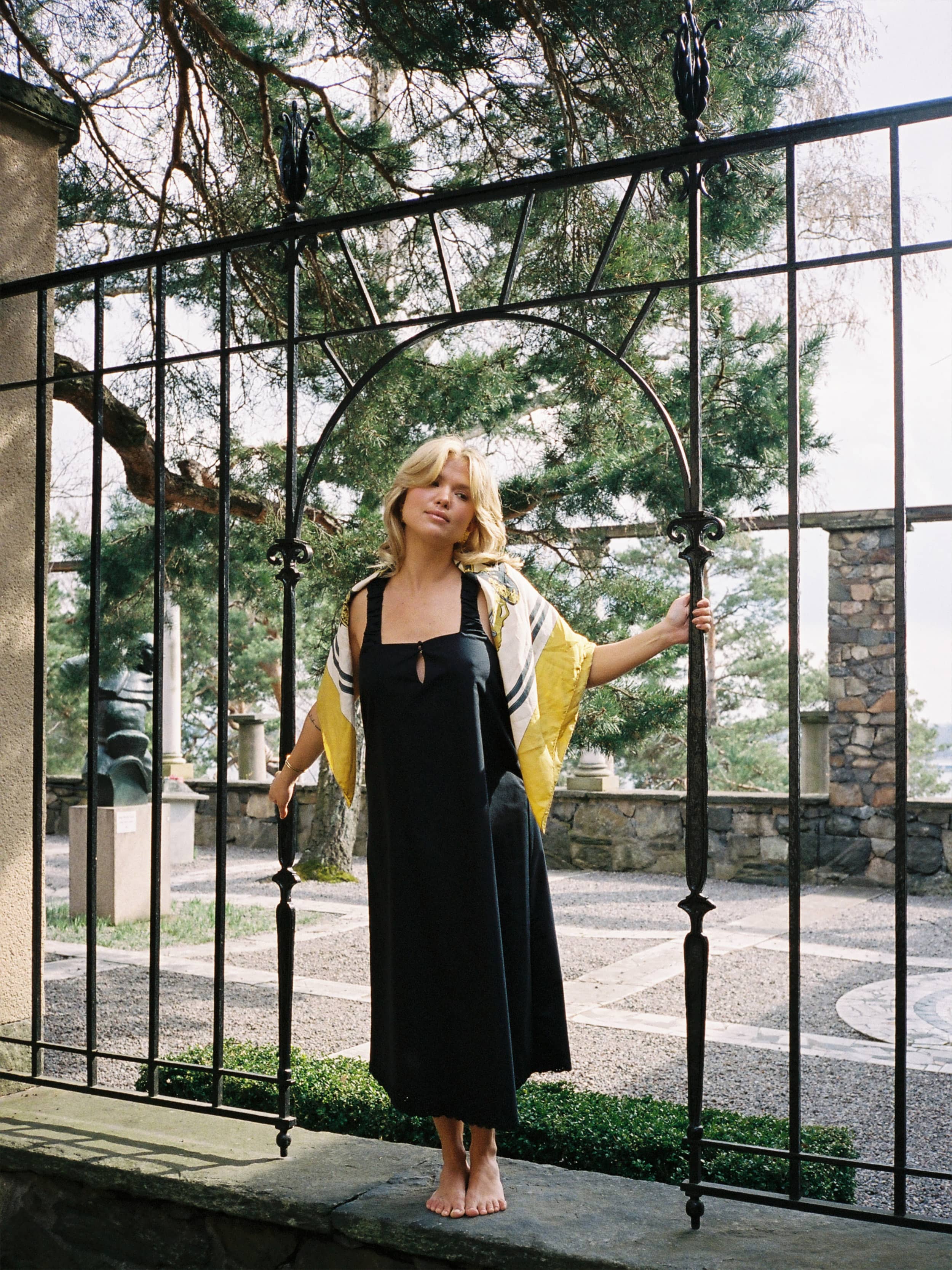 Breezy Embroidered Dress Black - Black | Djerf Avenue