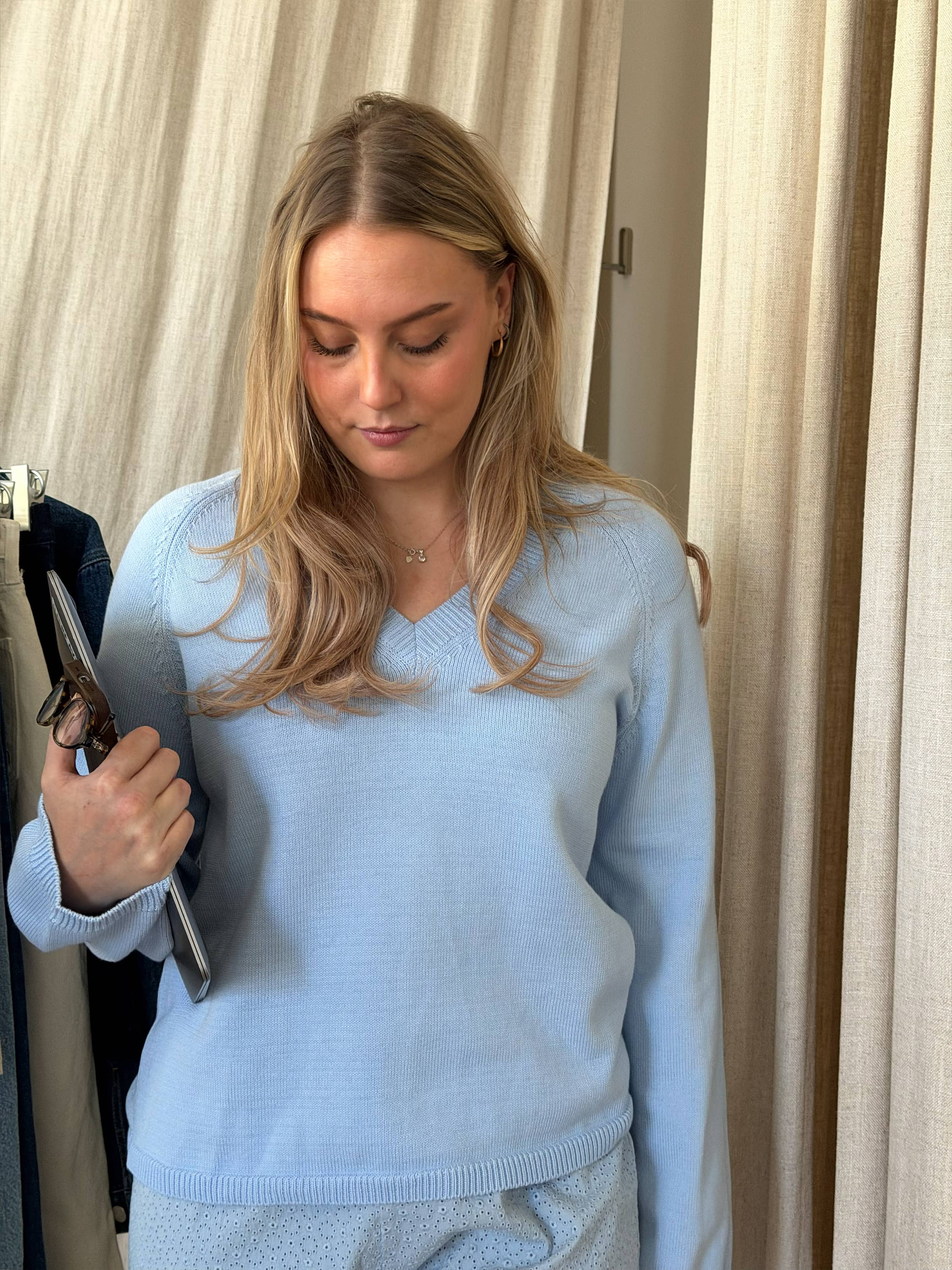 80s SAILORS スウェット トレーナー Vネック ライトブルー V-neck Sweater Light Blue - Light blue | Djerf Avenue