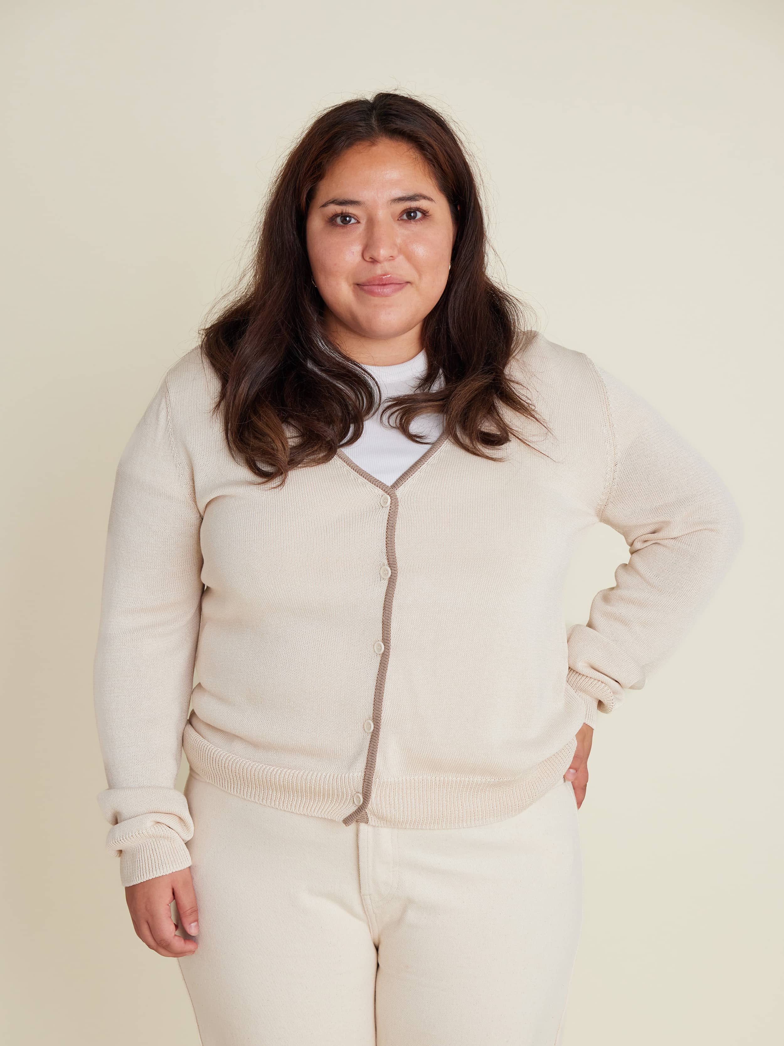 Contrast V-neck Cardigan Ivory - Ivory | Djerf Avenue