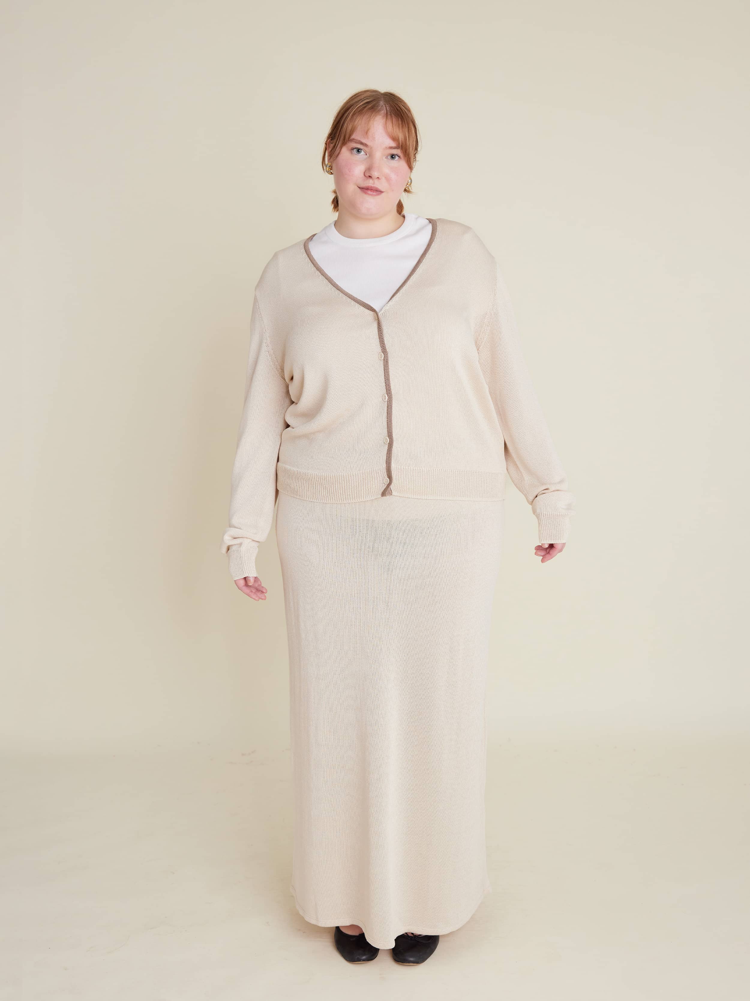 Contrast V-neck Cardigan Ivory - Ivory | Djerf Avenue