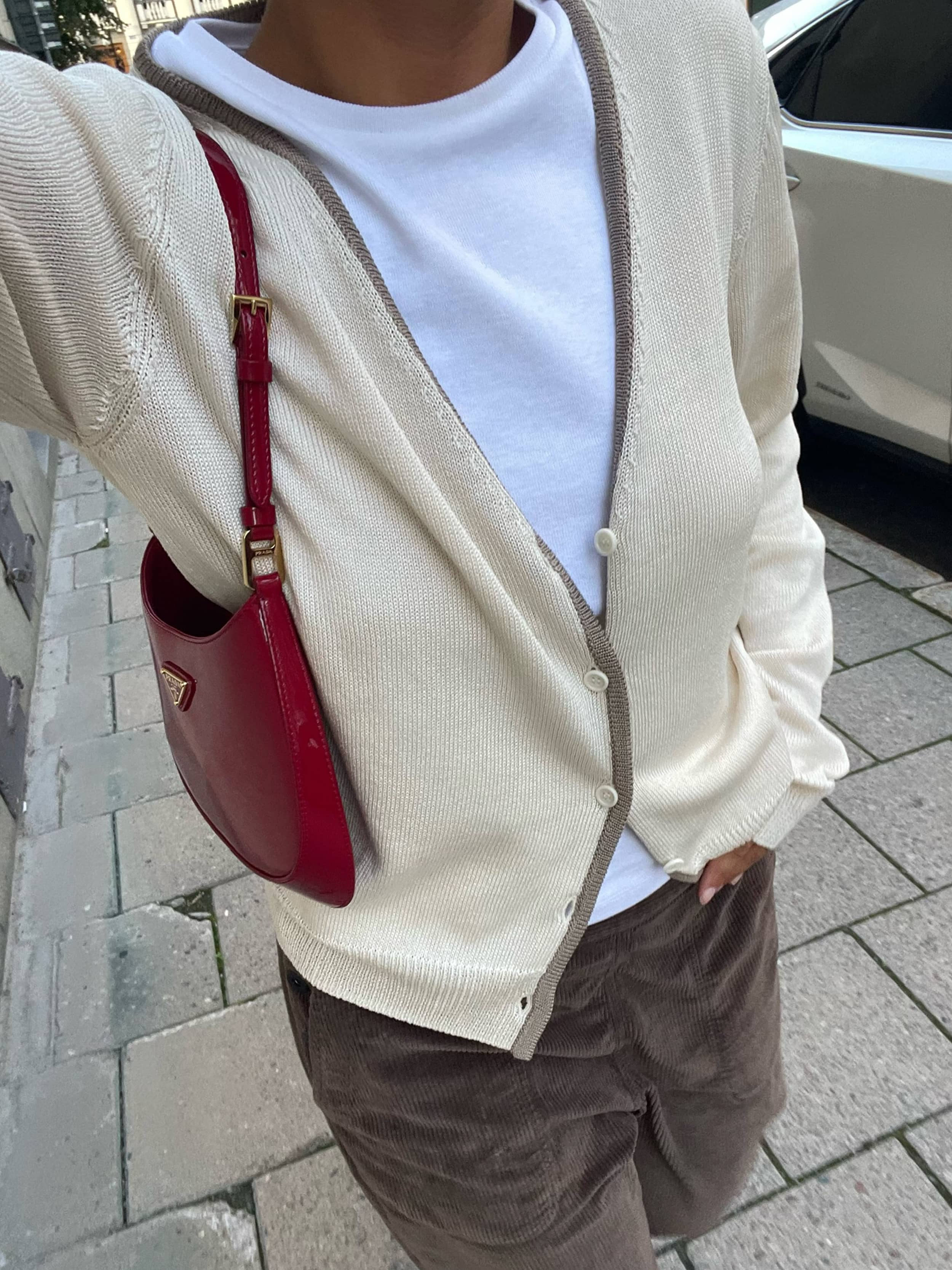 Contrast V-neck Cardigan Ivory - Ivory | Djerf Avenue