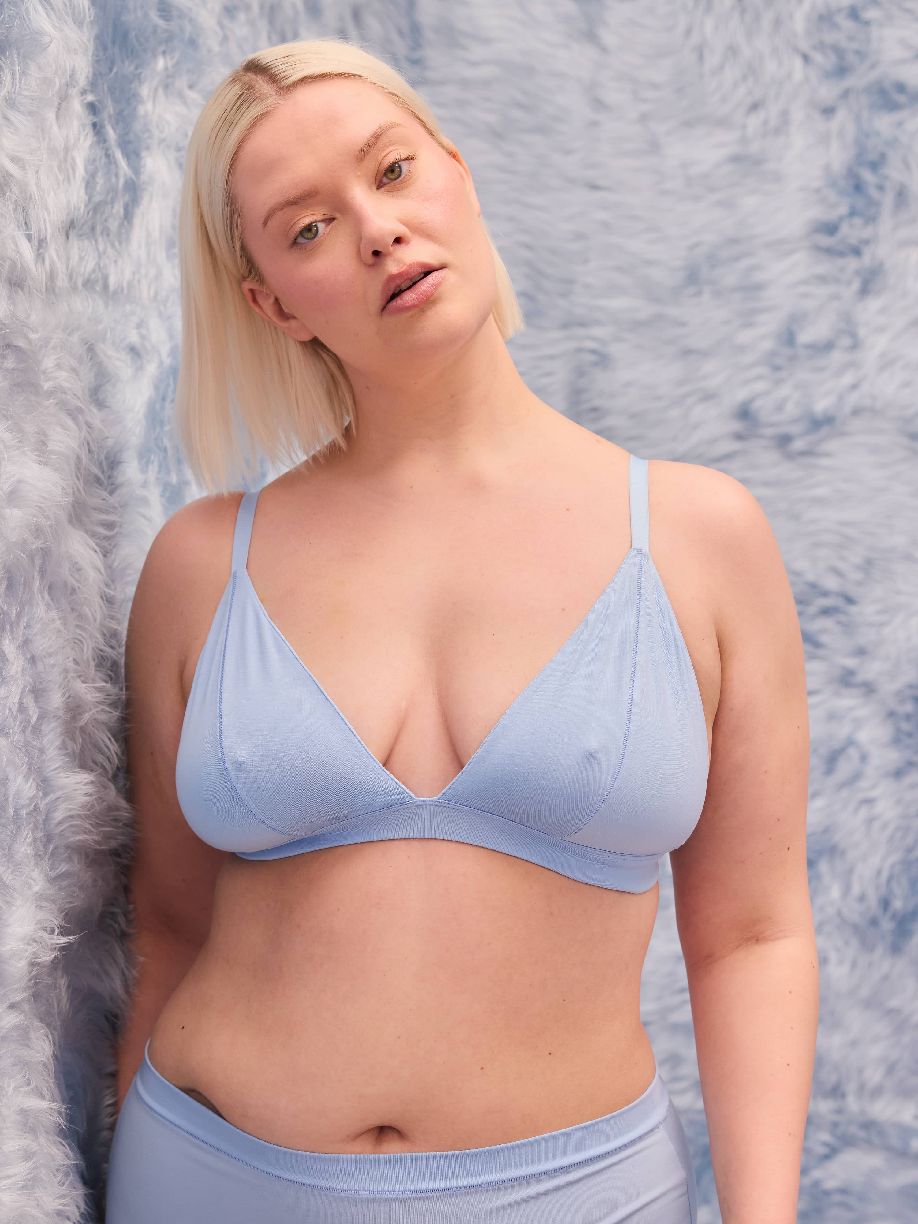 Go Close Triangle Bralette Blue - Blue | Djerf Avenue