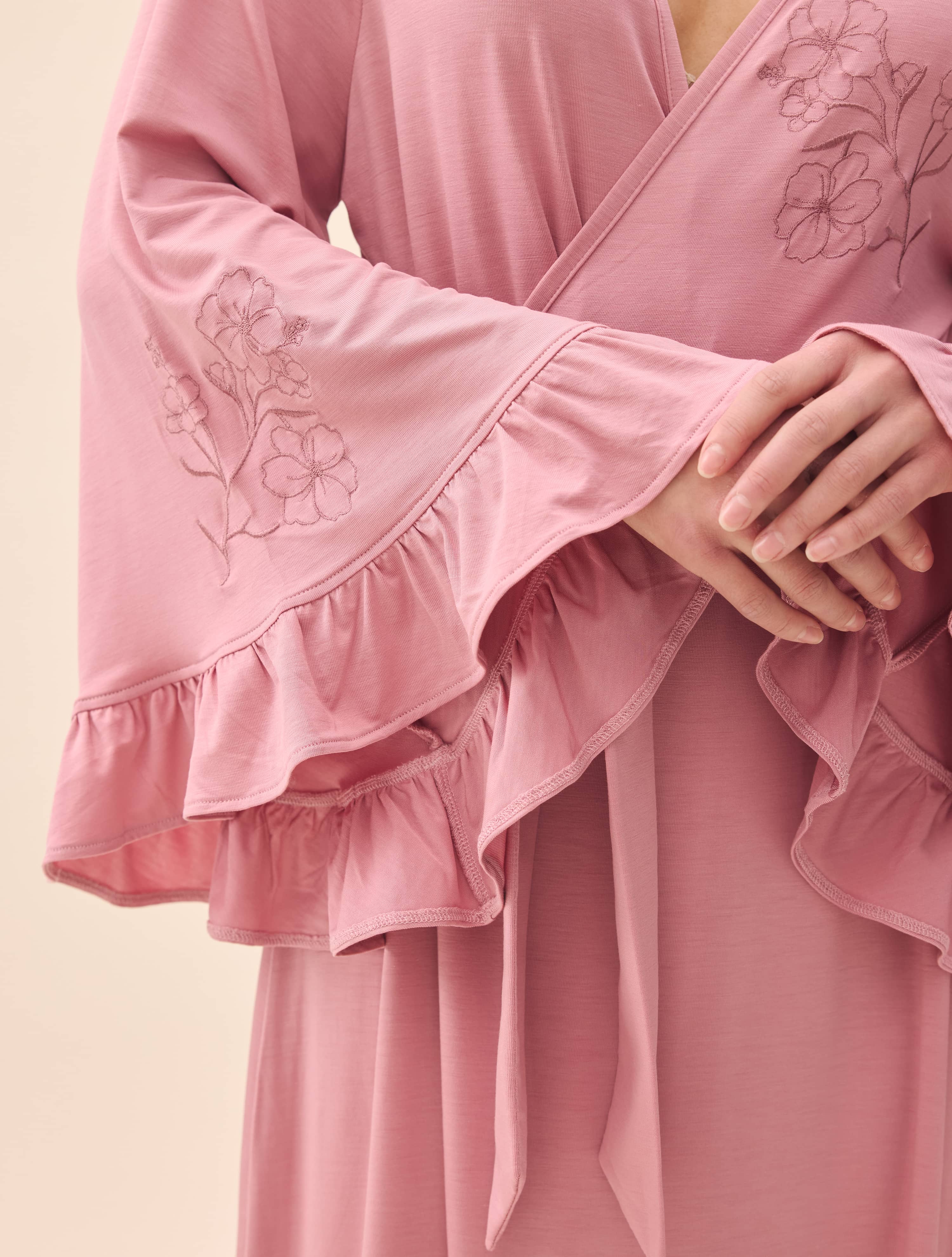 Go Slow Embroidered Robe Dusty Pink - Dusty Pink | Djerf Avenue