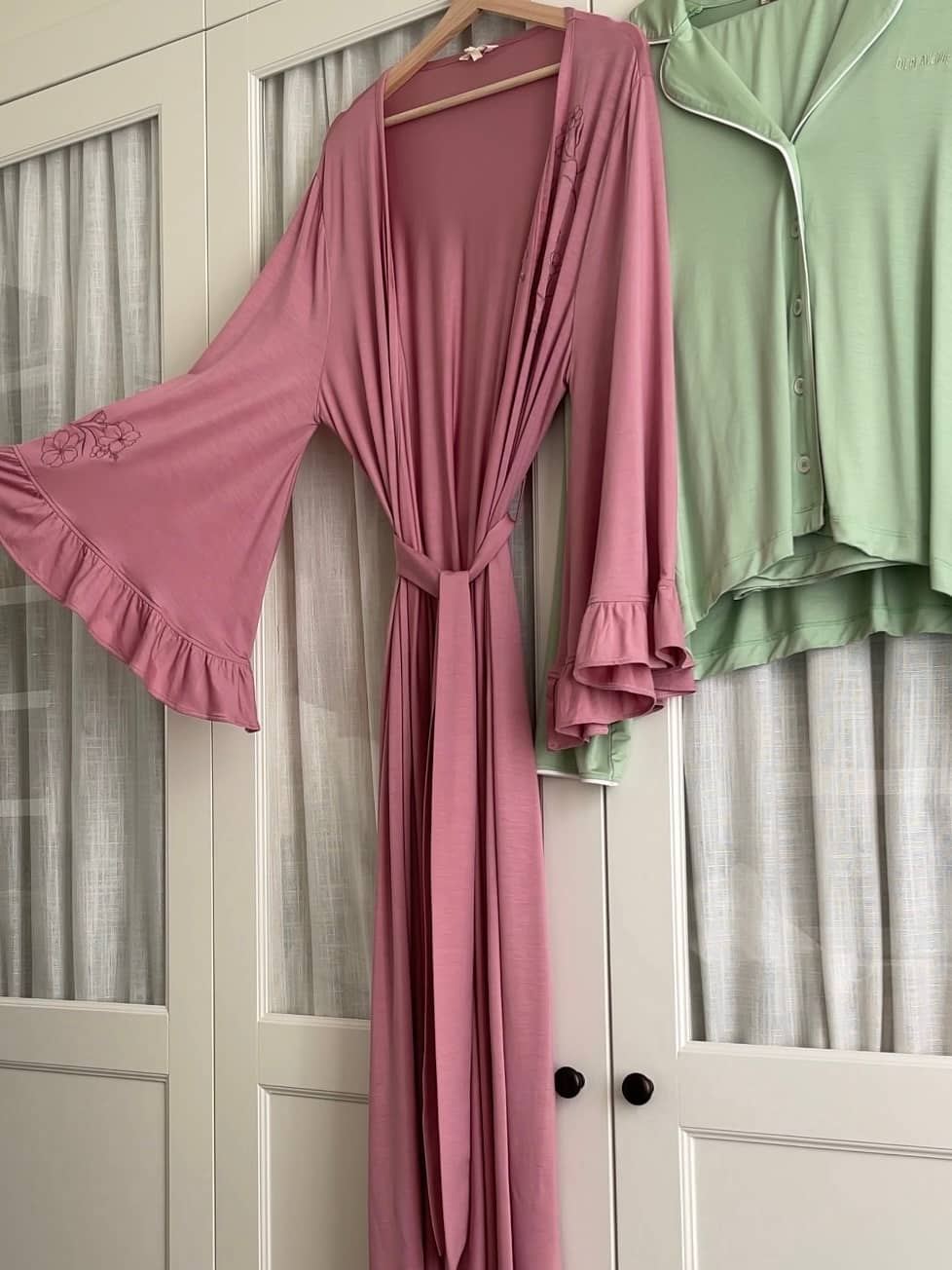 Go Slow Embroidered Robe Dusty Pink - Dusty Pink | Djerf Avenue