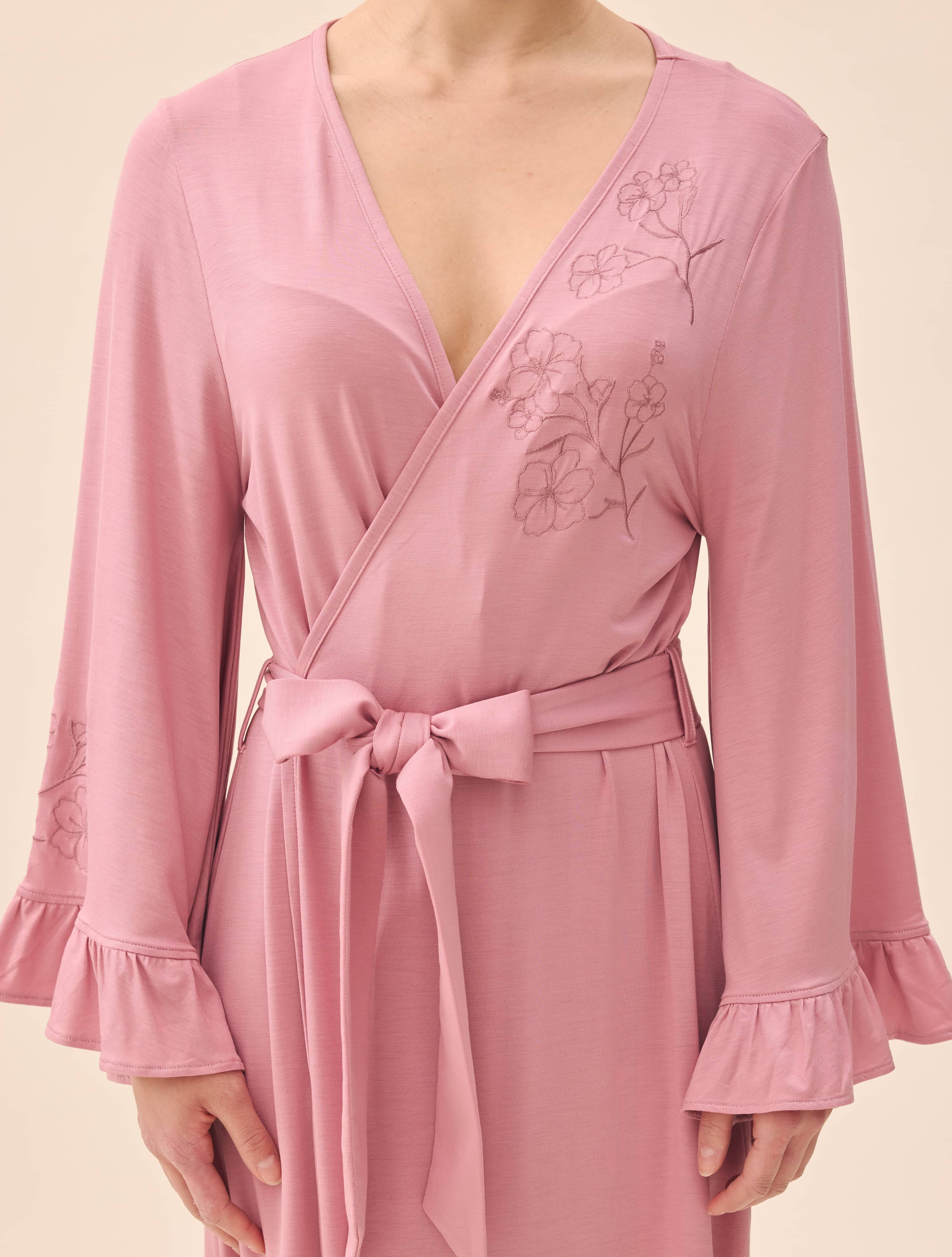 Go Slow Embroidered Robe Dusty Pink - Dusty Pink | Djerf Avenue