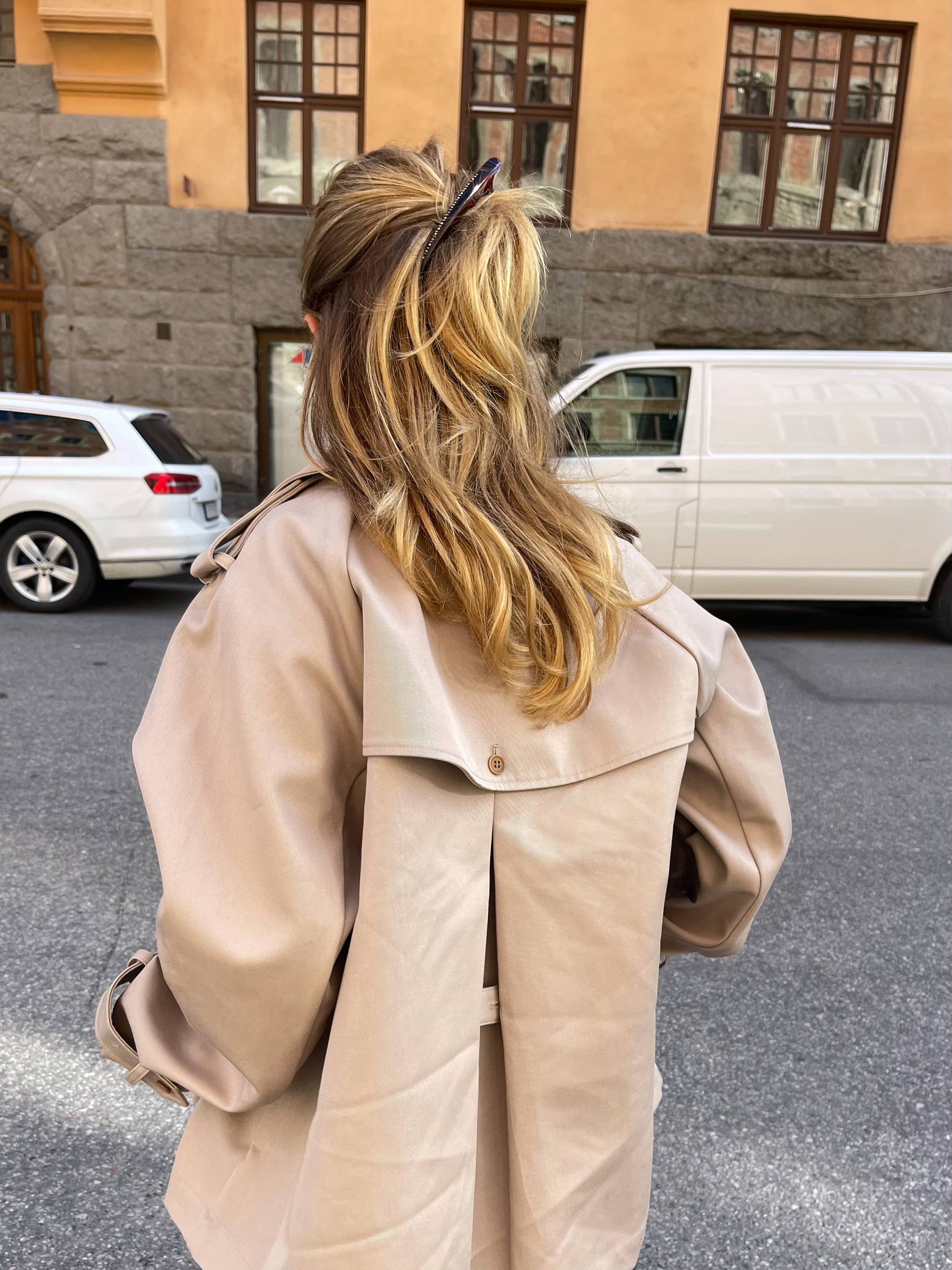 muguet rose midi trench coat ダークベージュ Short Trench Coat Sand - Sand | Djerf Avenue