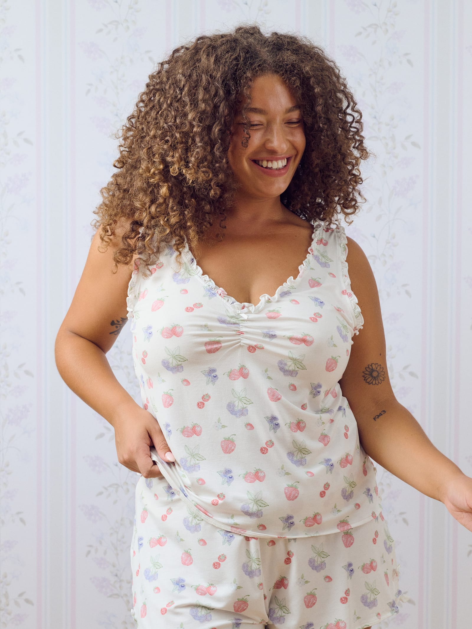 Go Slow Frill Shorts Summer Berries