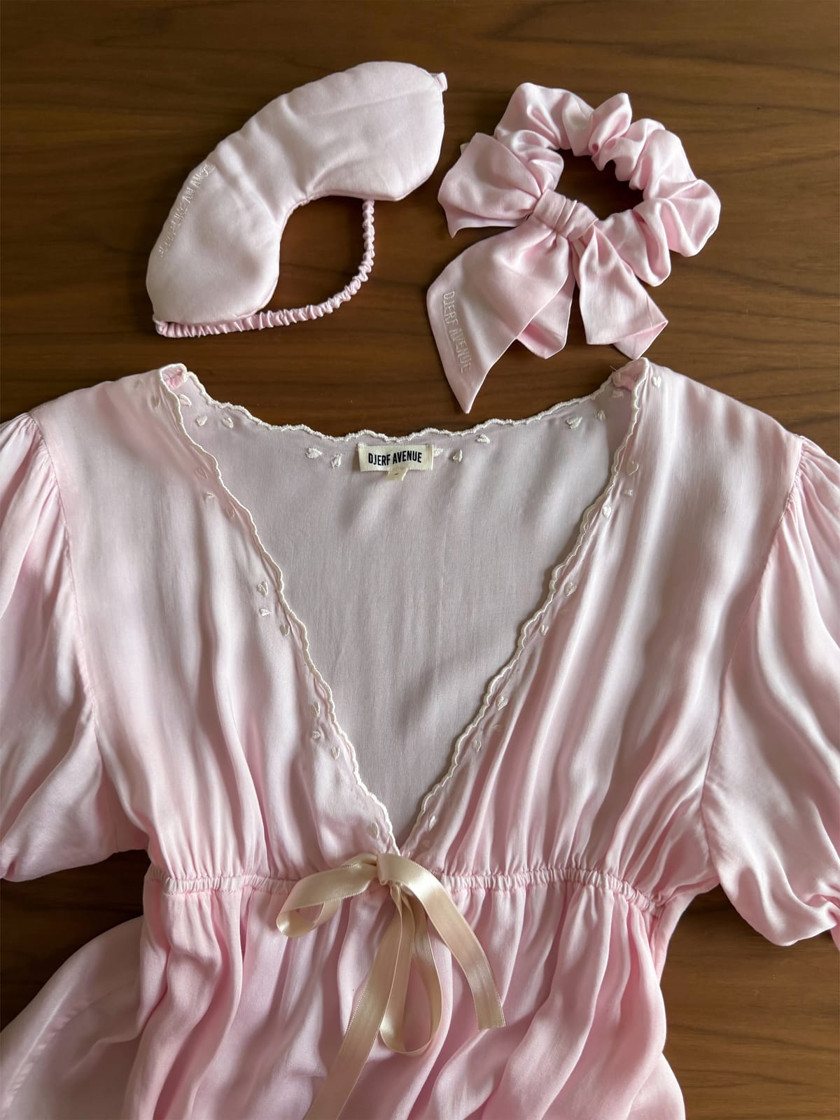 Angel Bow Scrunchie Pink