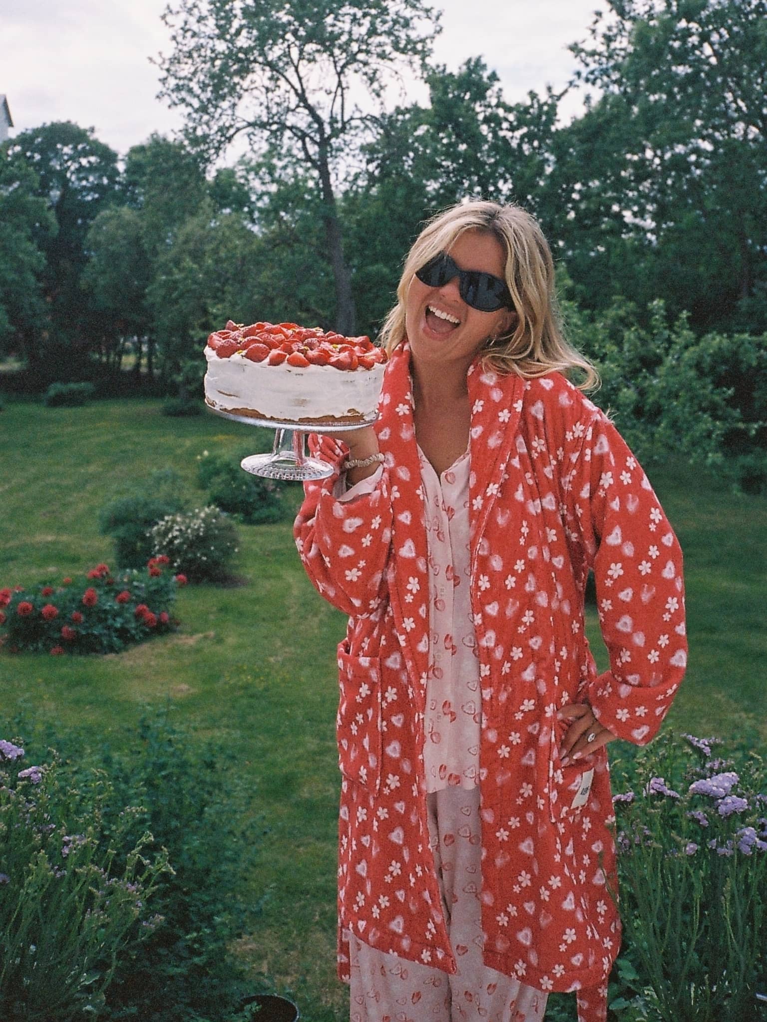 Short Robe Wild Strawberry - Wild Strawberry | Djerf Avenue