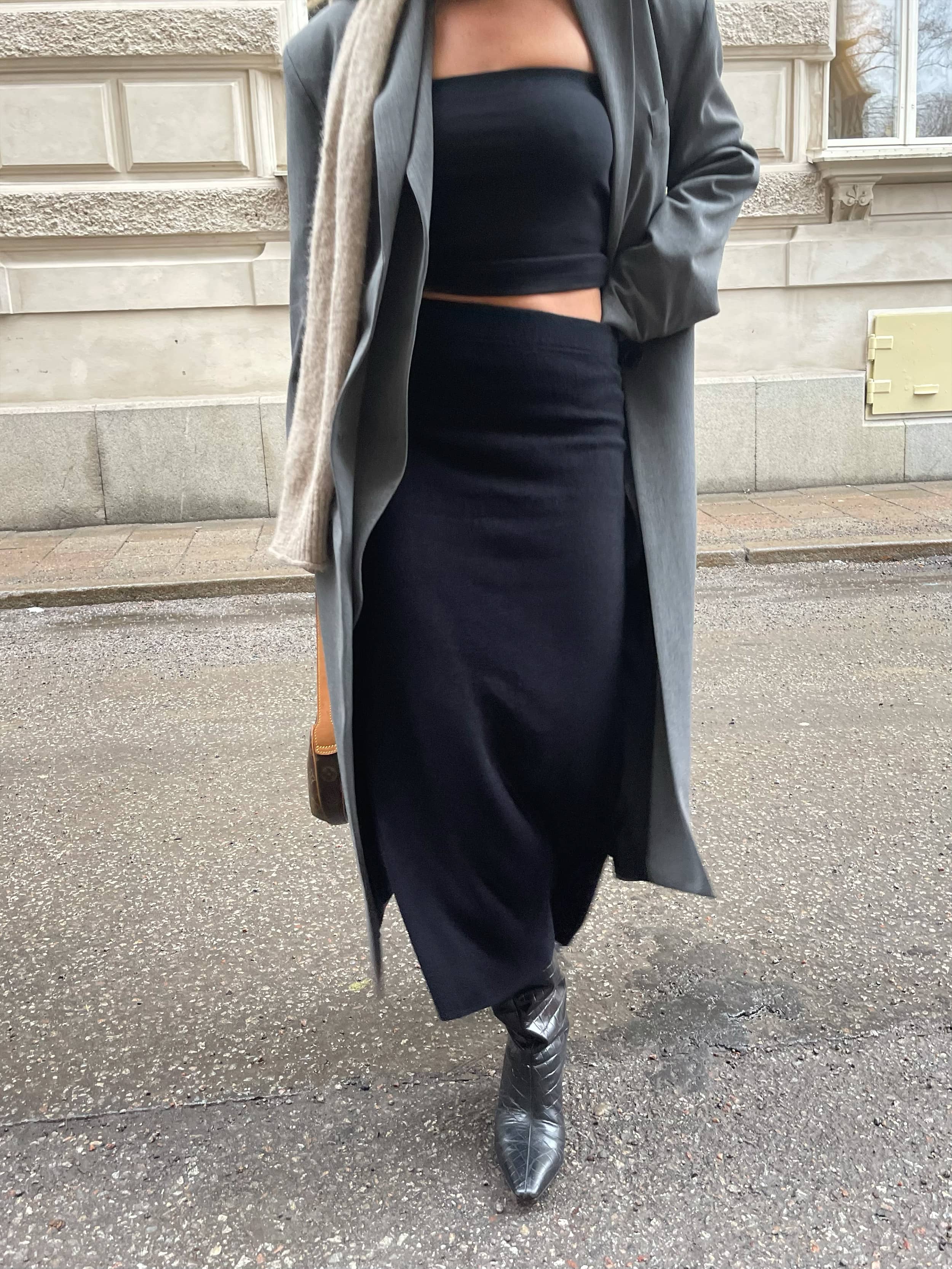 Midi Tube Skirt Liquorice - Liquorice | Djerf Avenue Midi Tube Skirt Liquorice - Liquorice | Djerf Avenue