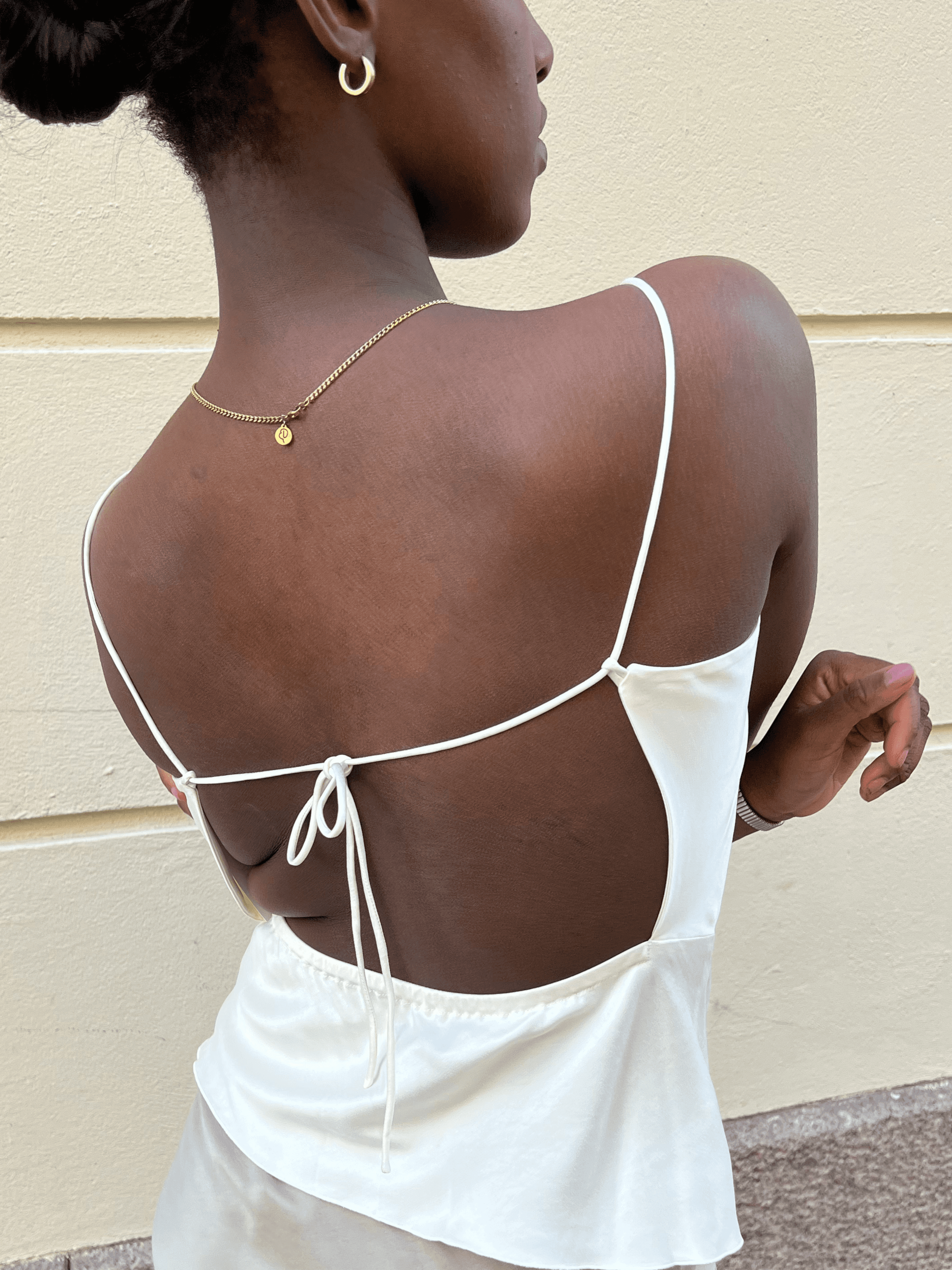 トップス UNOF PLEATS TANK TOP Seamless Crop V-Neck Tank Top – Ardene